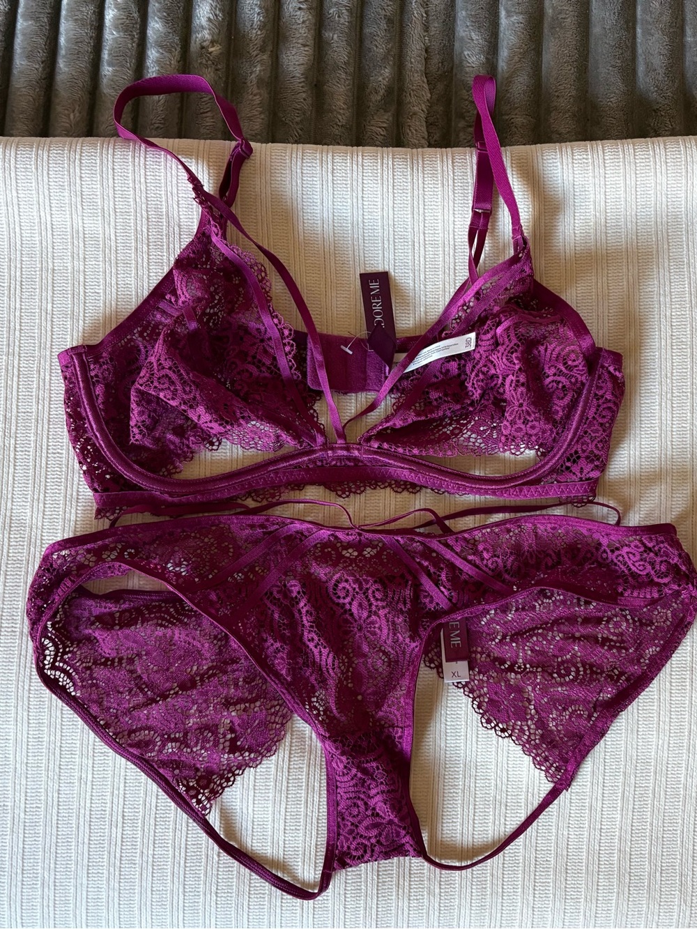New 38D Bra Peekaboo XL Panty Lace Lingre Crotchless Set Adore Me New Sexy